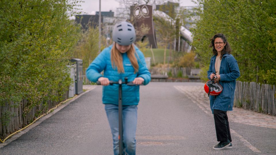 Allt fler barn skadas på elsparkcyklar - endast 2 av 5 barn använder hjälm trots lagkrav