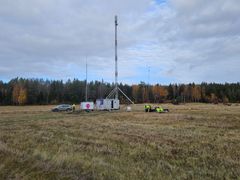 Etablerad transportabel mobilbasstation och Rakelstation.