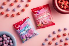 Malaco Sprinkled Foamies kommer i smakerna Sour Bubblegum och Strawberry