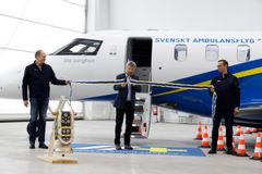 Ola Karlsson (M) invigde Svenskt Ambulansflyg och leveransen av det första ambulansflygplanet till Sverige, augusti 2021.