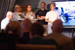 Lars-Olof Björkqvist förbundsdirektör, Svensk Luftambulans, Malin Sjölander (M) styrelseledamot, Svenskt Ambulansflyg regionråd, Region Kalmar län, Anna-Lena Danielsson (S), ordförande direktionen, Svensk Luftambulans och regionråd, Region Västerbotten, Johan Thunberg med. rådgivare, MD PhD, Svenskt Ambulansflyg, Ulrika Sundquist företräder NSPL, regiondirektör, Region Norrbotten