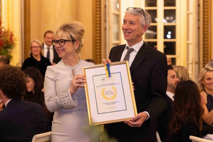 Sweden's ambassador to Italy, Her Excellency Karin Höglund, together with Managing Director of Svea Solar Italy, Roberto Colombo, at the award ceremony