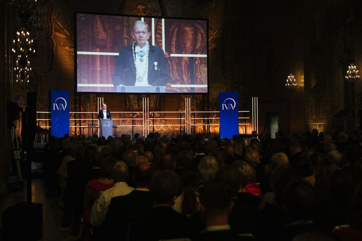 Omkring 650 gäster från näringsliv, akademi och politik deltar vid ceremonin och de efterföljande festligheterna i Stockholms stadshus.