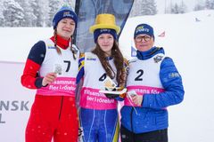 Prispallen i damklassen: Från vänster Signe Nordvik, Luna Wiklund, Maria Renström