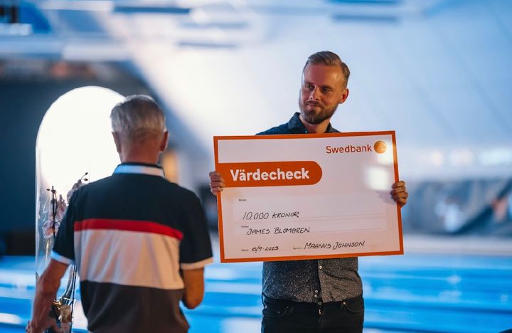 James Blomgren fick ta emot Magnus Johnsons medalj under gårdagskvällen i Helsingborg.