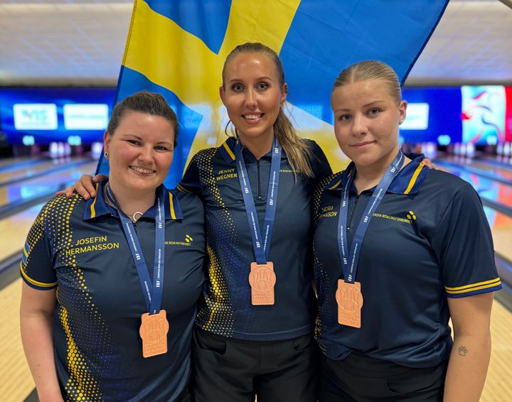Josefin Hermansson, Jenny Wegner och Nora Johansson tar EM-brons i 3-manna.