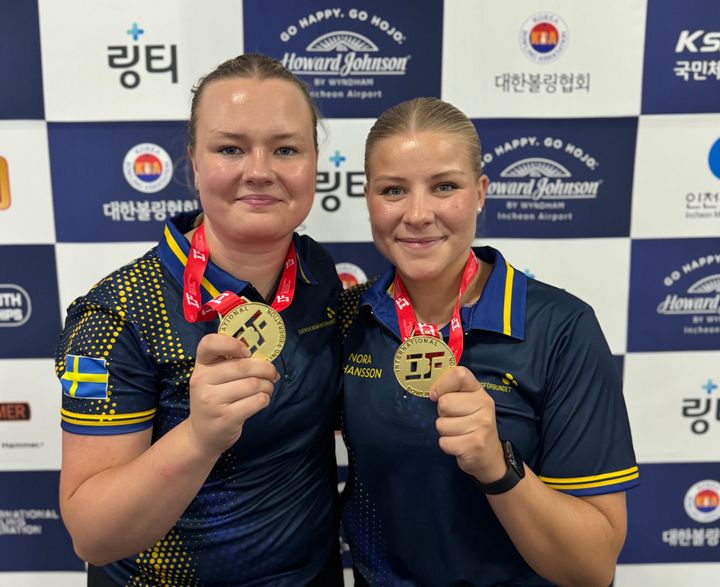 Maja Engberg och Nora Johansson vann igår guld i dubbel vid U21-VM i bowling. Sverige tar tre medaljer i mästerskapet i Incheon, Sydkorea.
