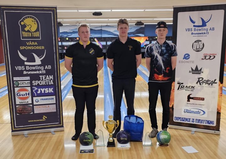 Zakarias Lindqvist vann killarnas barometerfinal i U21-klassen i Swedish Youth Tour och Rasmus Olsson tog hem finalen i U16-klassen.