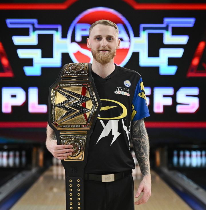 Jesper Svensson vann igår kväll PBA Playoffs. Den svenske bowlingstjärnan tar andra raka PBA-titeln den här säsongen.