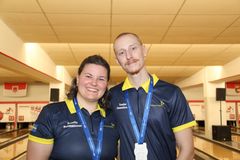 Josefin Hermansson och Teodor Samuelsson tar silver i mixed i Europacupen.
