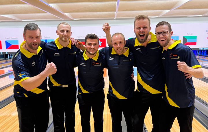 Sverige är vidare till VM-semifinal i 5-manna.