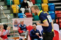 James Blomgren jublar vid VM-finalen i 3-manna 2025.