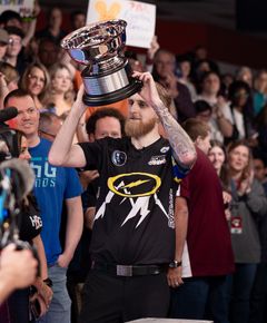 Jesper Svensson vid segern i Tournament of Champions.