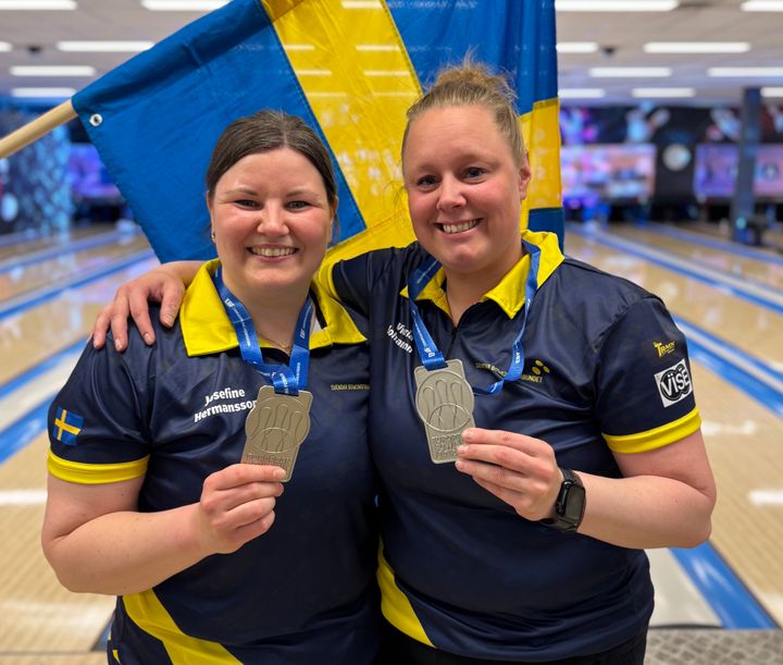 Josefin Hermansson och Victoria Johansson tar EM-silver i dubbel.
