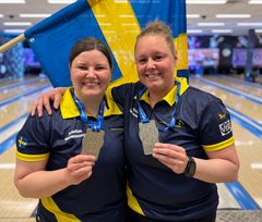 Josefin Hermansson och Victoria Johansson tar EM-silver i dubbel.