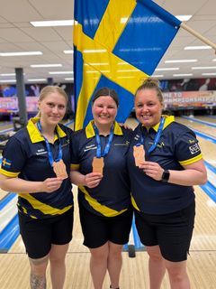 Ottilia Gunnarsson, Josefin Hermansson och Victoria Johansson med bronsmedaljerna i 3-manna.