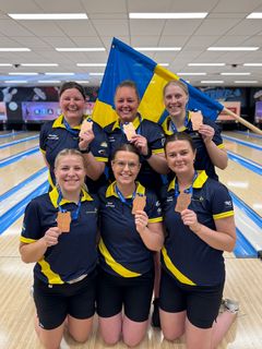 Brons för Sverige i 5-manna.