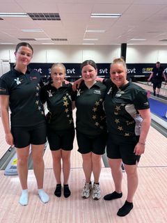 Silver för Team X-Calibur. Hanna Engberg, Alida Molander, Josefin Hermansson och Victoria Johansson.