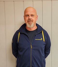 Pontus Svensson fortsätter som assisterande förbundskapten för juniorlandslaget.