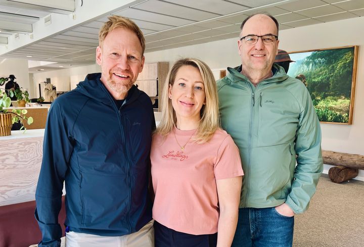 Henrik Ottosson, Head of Sales på Lundhags, Nina Viljanen och Heikki Havusela, Active Marin & Outdoor.