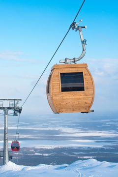 Kombinera bastu med höjder i Sauna Gondola – en linbanebastu 800 meter över havet. Foto: Eetu Leikas