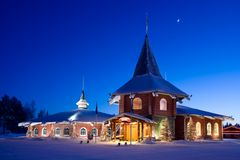 Undrar du hur tomten bor? Då är det här, i Santa Claus Village, du hittar svaret. Foto: Visit Rovaniemi
