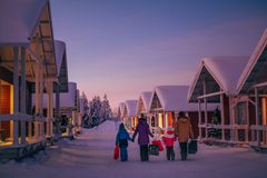 Hundratusentals människor färdas till Santa Claus Village varje år. Foto: Visit Rovaniemi