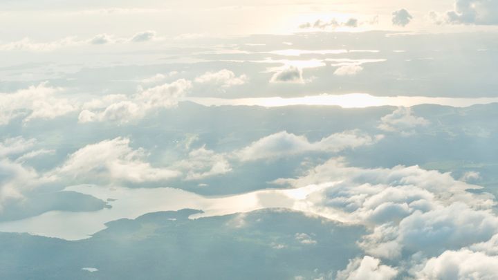 Genrebild på himmel över landskap – EJ FÖR REDAKTIONELL ANVÄNDNING.