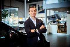 – Vi vill stärka vår position i Stockholms-området och etableringen av Porsche Center Nacka ligger i linje med vår strategi för detta, säger Anders Boqvist, Märkeschef Porsche Sverige. En ny fullserviceanläggning på södra sidan Stockholm kompletterar vår verksamhet både geografiskt och kapacitetsmässigt. Att det första spadtaget nu är taget känns väldigt kul!