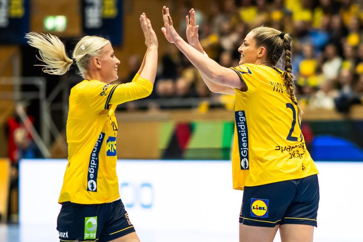 Daniela de Jong och Kristin Thorleifsdóttir är två av de 18 spelare som är uttagna att spela VM för Sverige. Foto: Christoffer Borg Mattisson/Handbollslandslaget