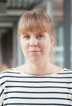 Karolina Östbring tilldelas Natur & Kulturs populärvetenskapliga arbetsstipendium 2023. Foto: Hilde Skar Olsen.