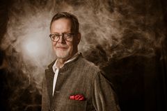 Sångaren, operaregissören och konstnärliga ledaren Nils Spangenberg tilldelas Natur & Kulturs kulturpris 2024. Foto: Mats Bäcker