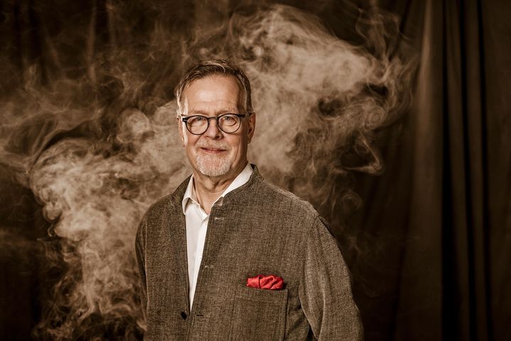 Sångaren, operaregissören och konstnärliga ledaren Nils Spangenberg tilldelas Natur & Kulturs kulturpris 2024.