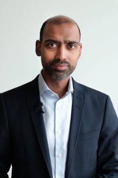 Henrik Chetan Aspengren tilldelas Natur & Kulturs särskilda stipendium på 100.000 kronor.