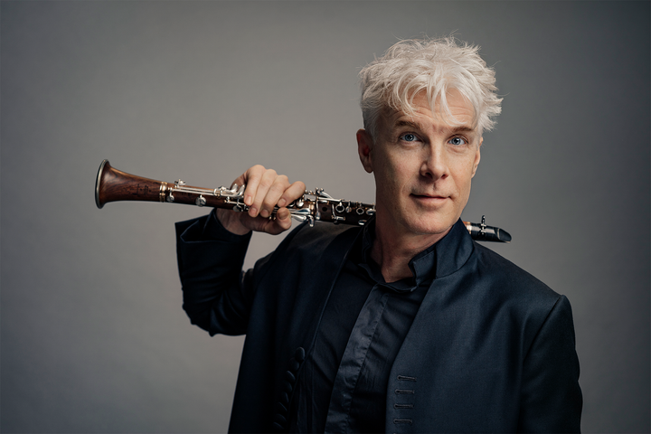 Klarinettisten Martin Fröst tilldelas Natur & Kulturs kulturpris 2026 för sitt konstnärliga mod och pedagogiska engagemang.