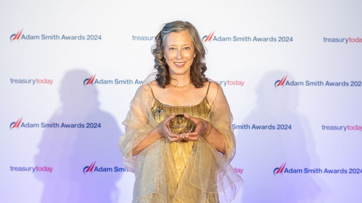 Radiohjälpens generalsekreterare Kristina Henschen mottar Adam Smith Award 2024 i London, Storbritannien. Priset är ett resultat av ett gott samarbete inom Radiohjälpens lilla lag men också med externa leverantörer.