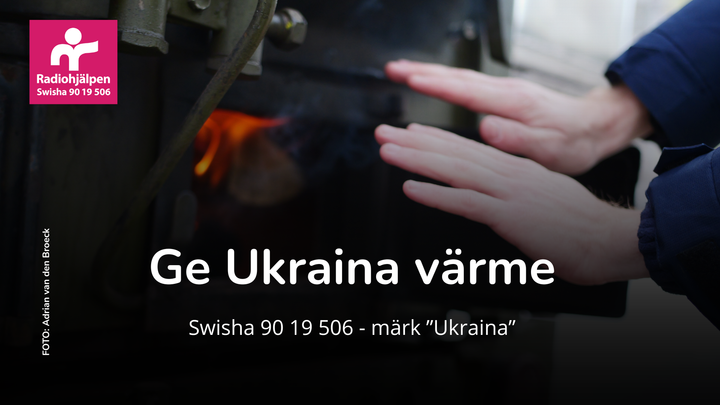 Bild med texten "Ge Ukraina värme" från Radiohjälpen, med en uppmaning att swisha till 90 19 506 och märka med "Ukraina". Bakgrunden visar en hand värmer sig vid en kamin. Bilden är från Ukrainas huvudstad 30 januari 2026.