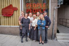 Bildtext: Peter Hammarbäck, Sofia Edgren, Maria Biesterfeldt, Linda Hällqvist, Johan Persson, Helena Kämpfe Fredén, Oscar Levy på Spoon.