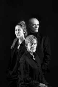 Ellen Babic, Riksteatern våren 2024. Niki Gunke Stangertz, Jacob Ericksson och Cecilia Lindqvist.