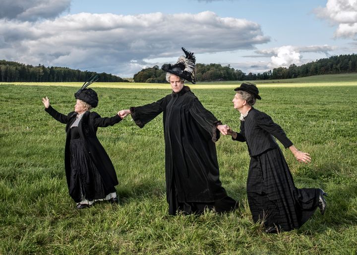 Uppdrag Holgersson, Riksteatern våren 2026. På bilden: Siri Hamari, Per Öhagen, Viktor Brobacke