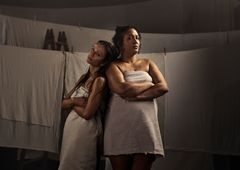 Kvinnor och äppelträd. Foto: Albin Handing