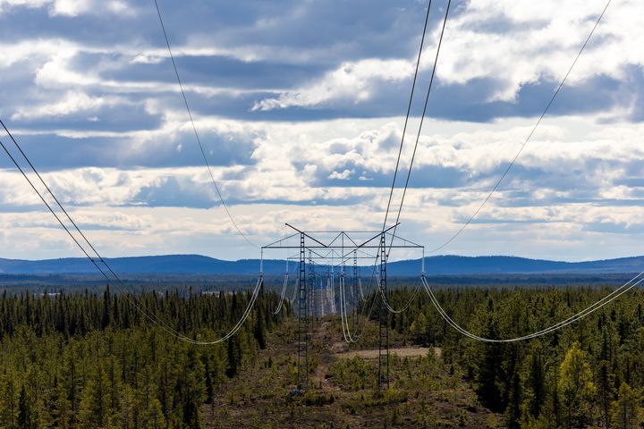 Sweco förnyar Svenska kraftnäts kraftledningar i Jämtland för att möta ökat elbehov och förbättra importkapaciteten från Norge.