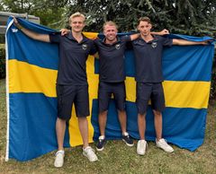 Svenska barfotalandslaget. Fr.v. Rasmus, Per och Oskar