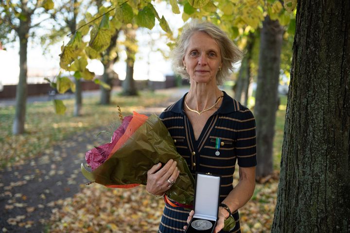 Helena Röcklinsberg fick Marie-Claire Cronstedts pris 2024 för sin livslånga gärning att lyfta fram ämnet teoretisk djuretik. Hon fick priset under WWFs höstmöte den 24 oktober 2024. Foto: Troy Enekvist WWF.