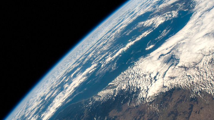 El Niño är ett klimatfenomen i tropiska Stilla havet som uppstår när havsytan blir varmare än normalt, vilket förändrar samspelet mellan hav och atmosfär och påverkar vädermönster i stora delar av världen. Foto: NASA