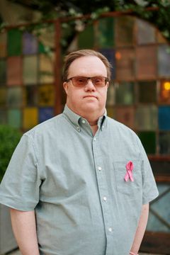 Mats Melin ”ICA Jerry” är en av 20 designers av Cancerfondens rosa band