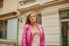 2018 drabbades Isabell Truedsson Segerstedt av bröstcancer. Idag är hon med och designar rosa bandet i Cancerfondens kampanj