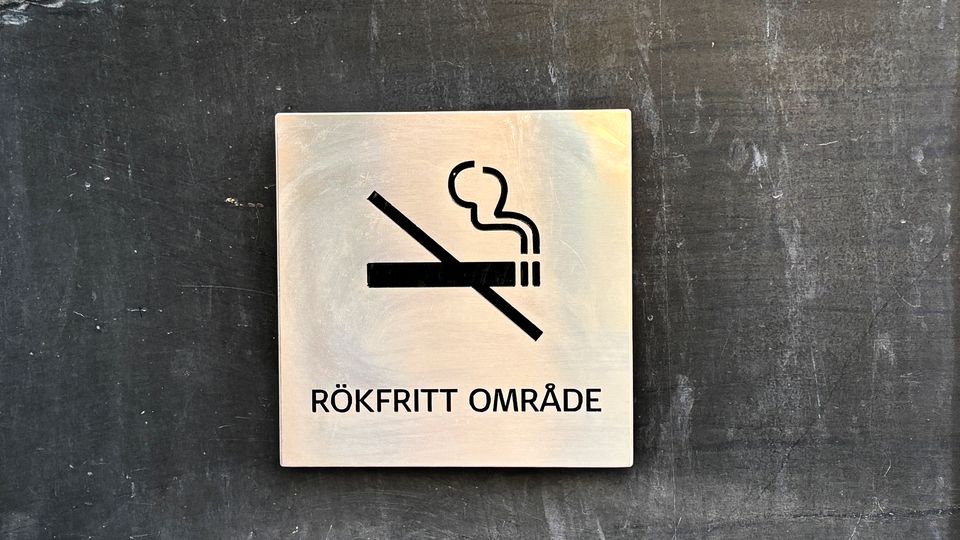 Snart 20 år sedan det blev förbjudet att röka på krogen – rökningens ...