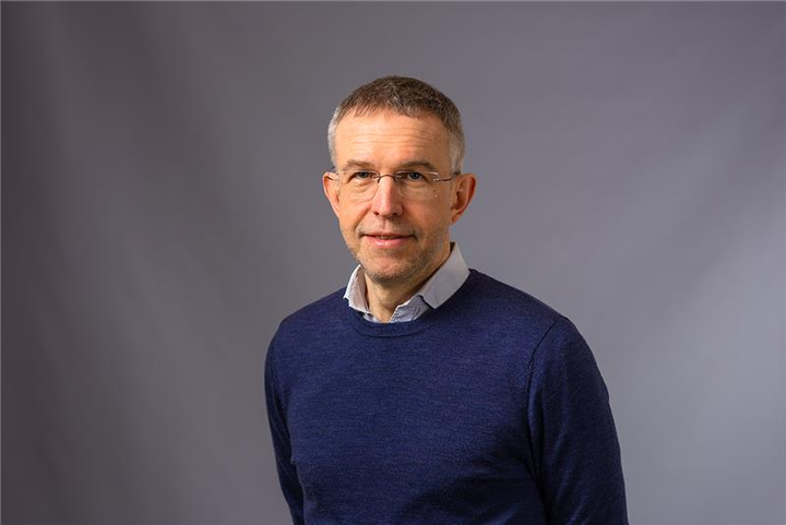 Professor Andrei Chabes studerar hur cancerläkemedel påverkar cellernas DNA och hur de kan användas mer effektivt.