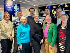 Granskningskommittén: Bakre raden från vänster Liselotte Schäfer Elinder, Peter Allebeck, Alexander Höglund, Anders Printz, Joakim Dillner. Främre raden från vänster Margareta Haag, Charlotta Dabrosin, Gunvor G Ericson, Gunilla Gunnarson. Foto: Sanna Percivall/Cancerfonden.